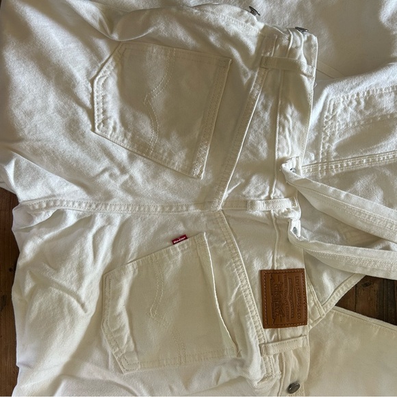 Levi's Premium Women's White Bib Overalls Jeans - Picture 7 of 14